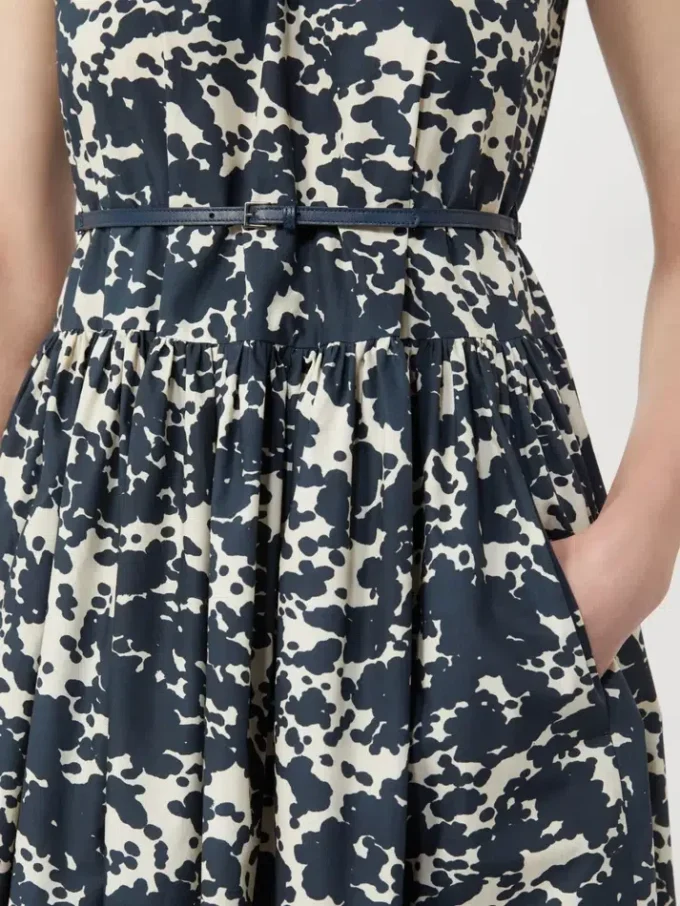 Abito in cotone stampato con cintura, blu oltremare