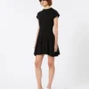 Abito in maglia, aderente in vita, nero Abito in maglia, aderente in vita, nero
