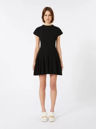 Abito in maglia, aderente in vita, nero