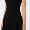 Abito in maglia, aderente in vita, nero Abito in maglia, aderente in vita, nero