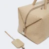 Borsa Boston grande in pelle con stampa coccodrillo, color ghiaccio Borsa Boston grande in pelle con stampa coccodrillo, color ghiaccio