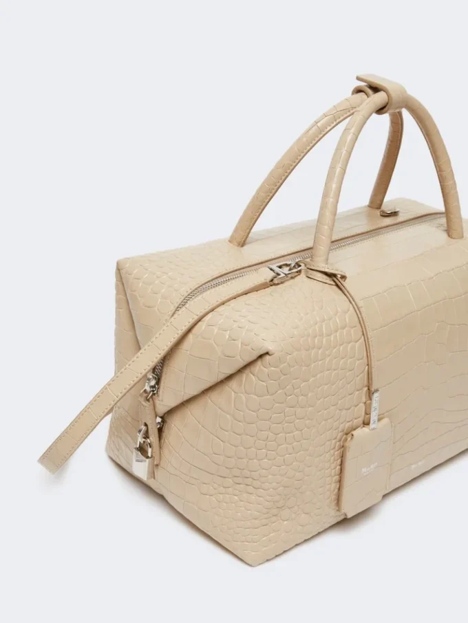 Borsa Boston grande in pelle con stampa coccodrillo, color ghiaccio Borsa Boston grande in pelle con stampa coccodrillo, color ghiaccio