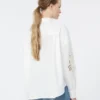 Camicetta in cotone con pizzo e ricami, bianca Camicetta in cotone con pizzo e ricami, bianca