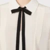 Camicetta in seta con fiocco, beige Camicetta in seta con fiocco, beige