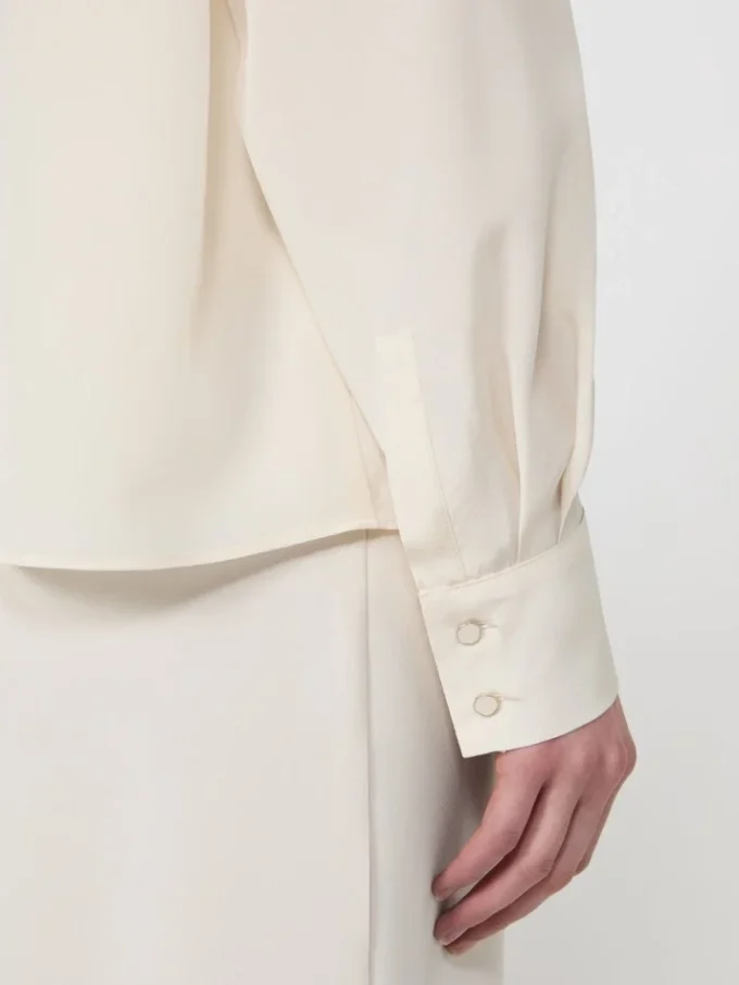 Camicetta in seta con fiocco, beige Camicetta in seta con fiocco, beige