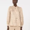 Camicia con fiocco in seta stampata, albino