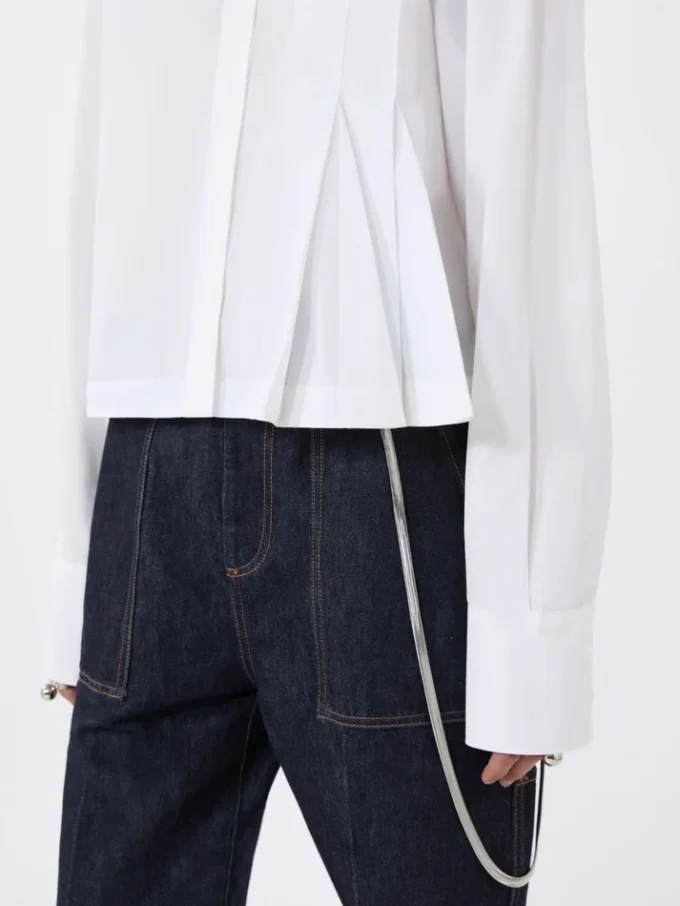 Camicia corta in popeline con pieghe asimmetriche, bianco ottico