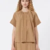 Camicia girocollo in popeline di cotone, color tabacco