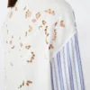Camicia in cotone a righe con pizzo traforato, blu navy