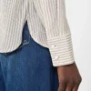 Camicia in crêpe de chine stampata, color cammello