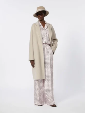 Cappotto-vestaglia in cashmere, color sabbia