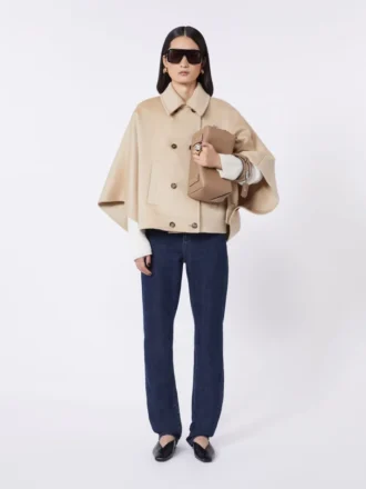 Cappa in cashmere dalla linea squadrata, albino