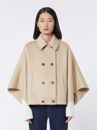 Cappa in cashmere dalla linea squadrata, albino