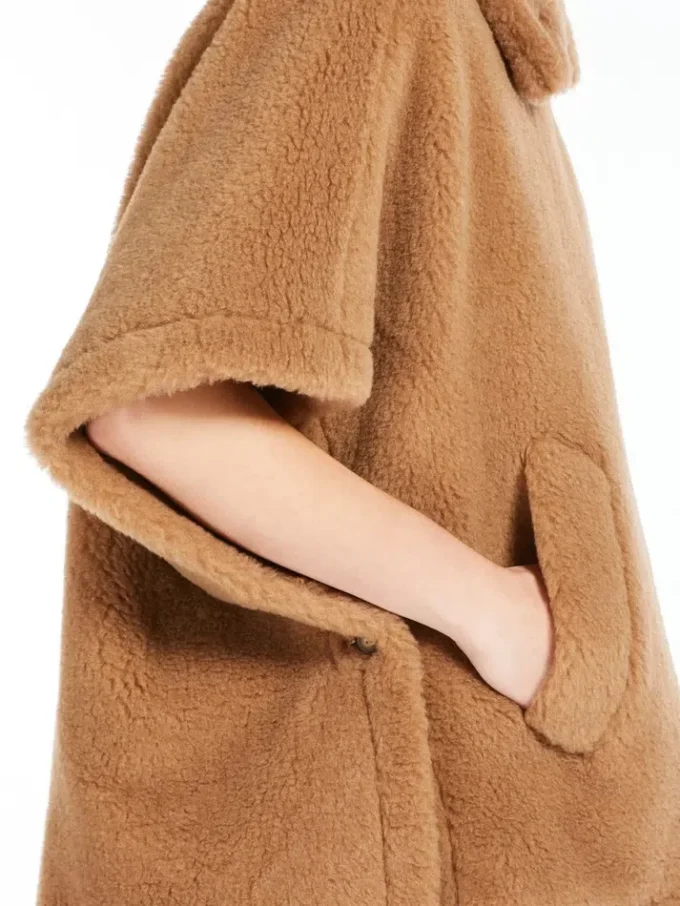 Cappa in tessuto Teddy, color cammello Cappa in tessuto Teddy, color cammello
