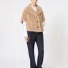 Cappa in tessuto teddy di alpaca e cashmere dalla linea squadrata, beige Cappa in tessuto teddy di alpaca e cashmere dalla linea squadrata, beige