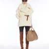 Cappa in tessuto teddy di alpaca e lana, bianco ottico Cappa in tessuto teddy di alpaca e lana, bianco ottico