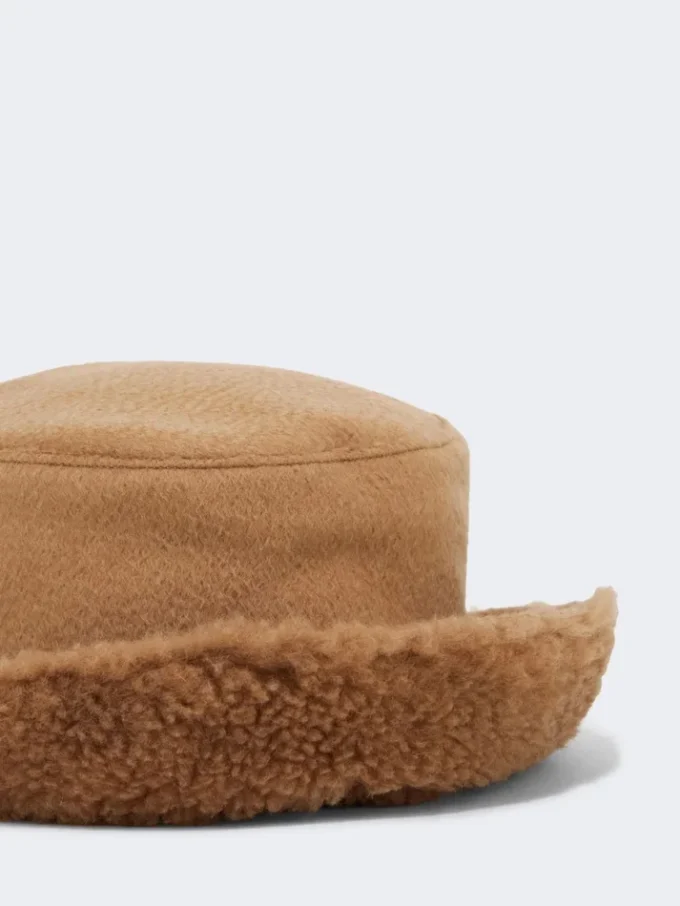 Cappello cloche reversibile in tessuto cammello e peluche, cammello