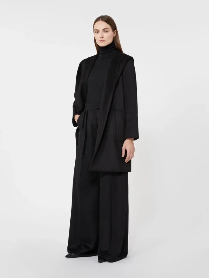 Cappotto-accappatoio color cammello, nero Cappotto-accappatoio color cammello, nero