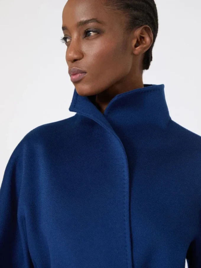 Cappotto avvolgente color cammello, blu cina Cappotto avvolgente color cammello, blu cina