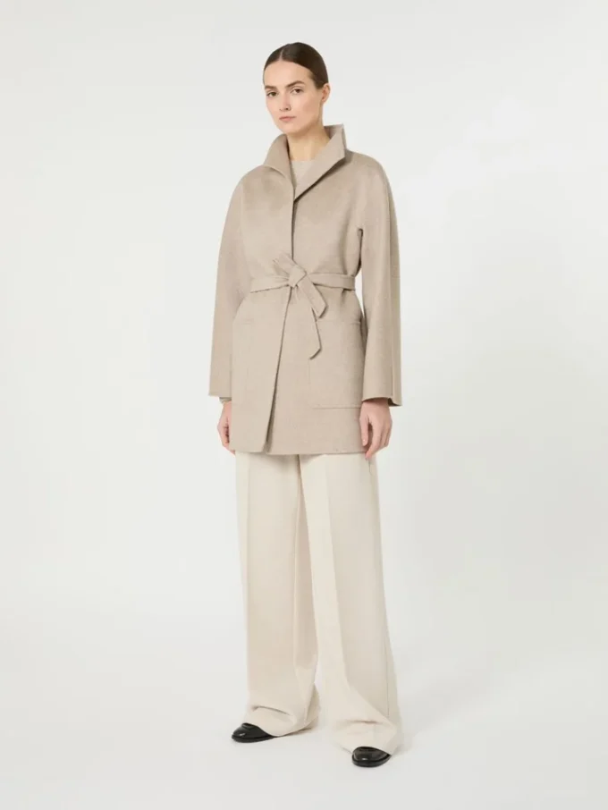 Cappotto avvolgente color cammello, sabbia Cappotto avvolgente color cammello, sabbia