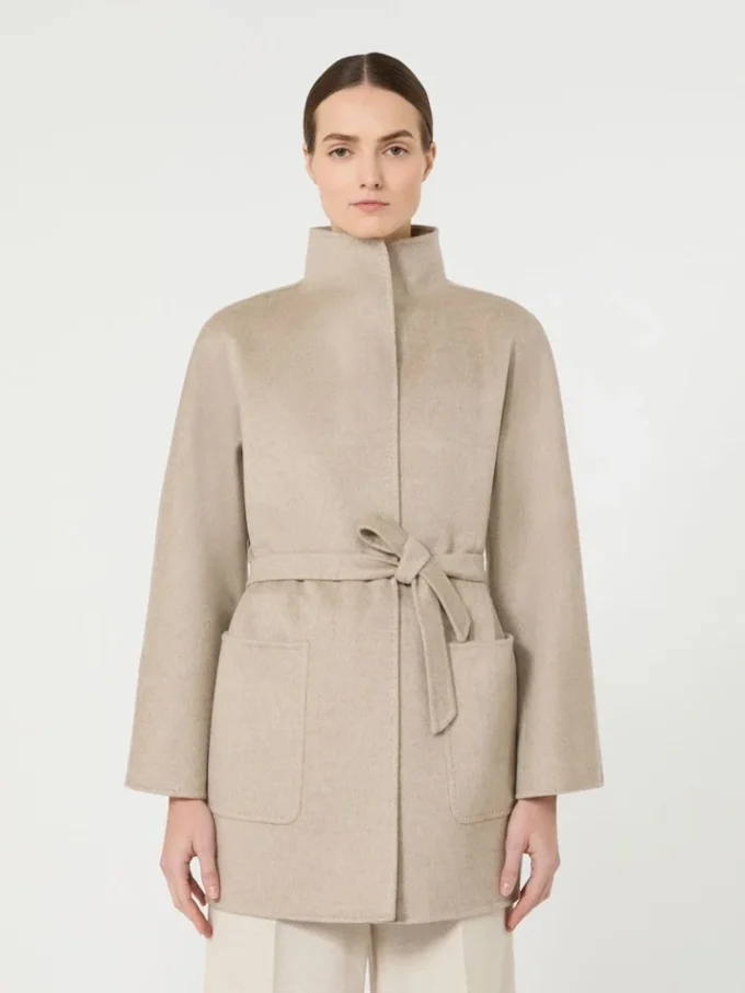 Cappotto avvolgente color cammello, sabbia Cappotto avvolgente color cammello, sabbia