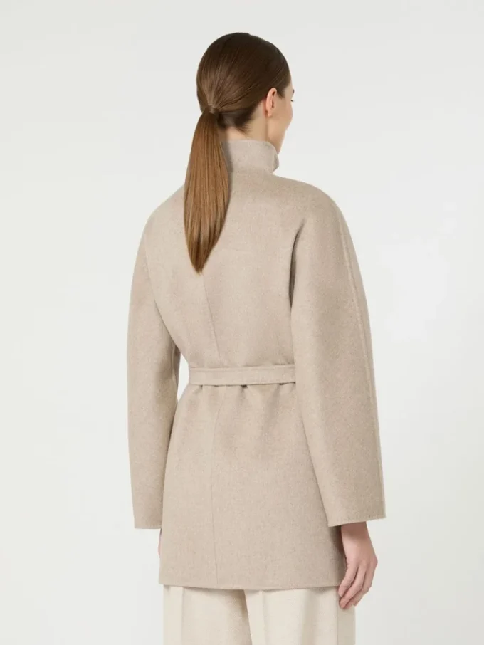 Cappotto avvolgente color cammello, sabbia Cappotto avvolgente color cammello, sabbia