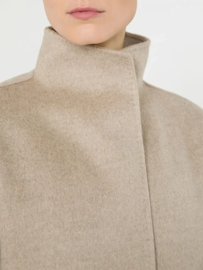 Cappotto avvolgente color cammello, sabbia Cappotto avvolgente color cammello, sabbia