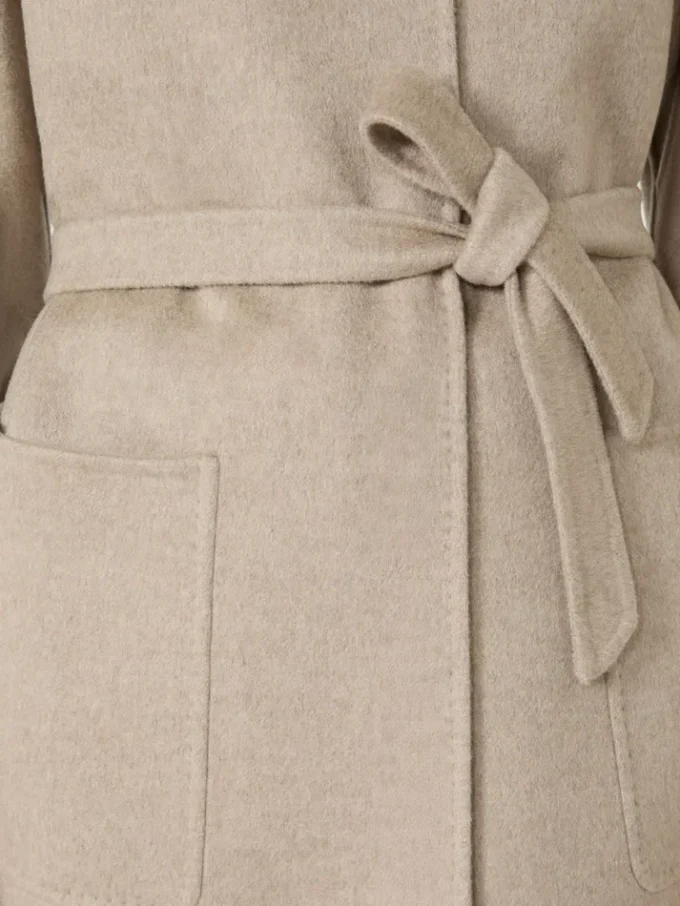Cappotto avvolgente color cammello, sabbia Cappotto avvolgente color cammello, sabbia