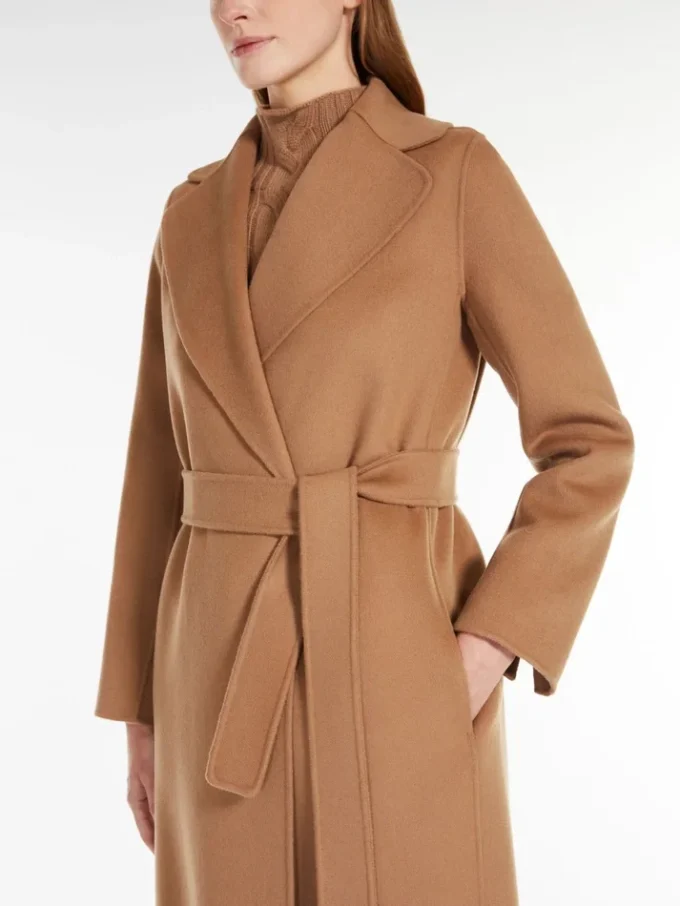Cappotto avvolgente in lana drappeggiata, color cammello