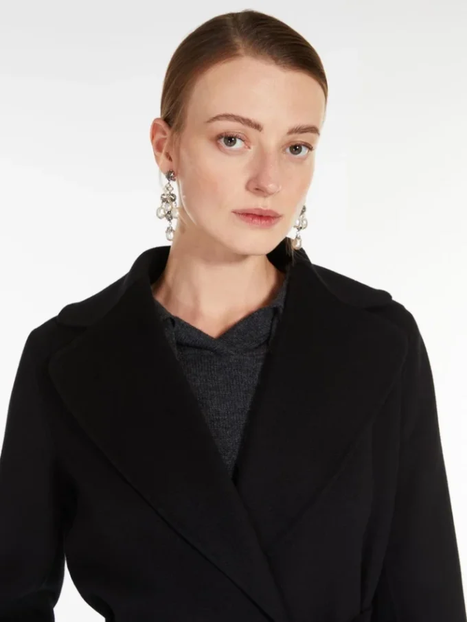 Cappotto avvolgente in lana drappeggiata, nero