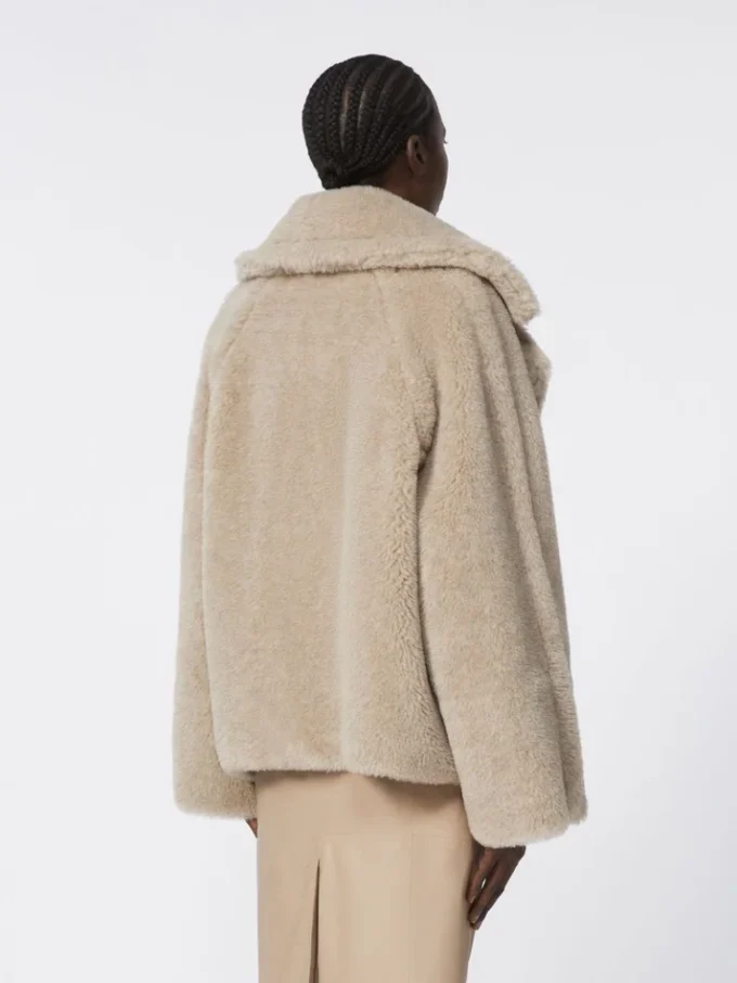 Cappotto in tessuto teddy di alpaca e cashmere, color sabbia Cappotto in tessuto teddy di alpaca e cashmere, color sabbia