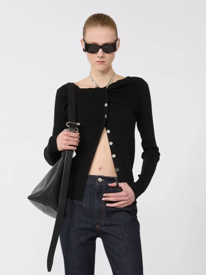 Cardigan in lana con catena, nero Cardigan in lana con catena, nero