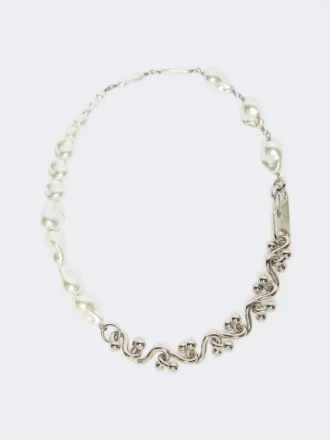 Collana con perline e elementi metallici, argento
