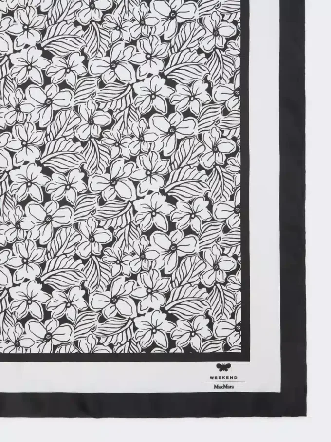 Foulard in seta stampato, bianco ottico Foulard in seta stampato, bianco ottico