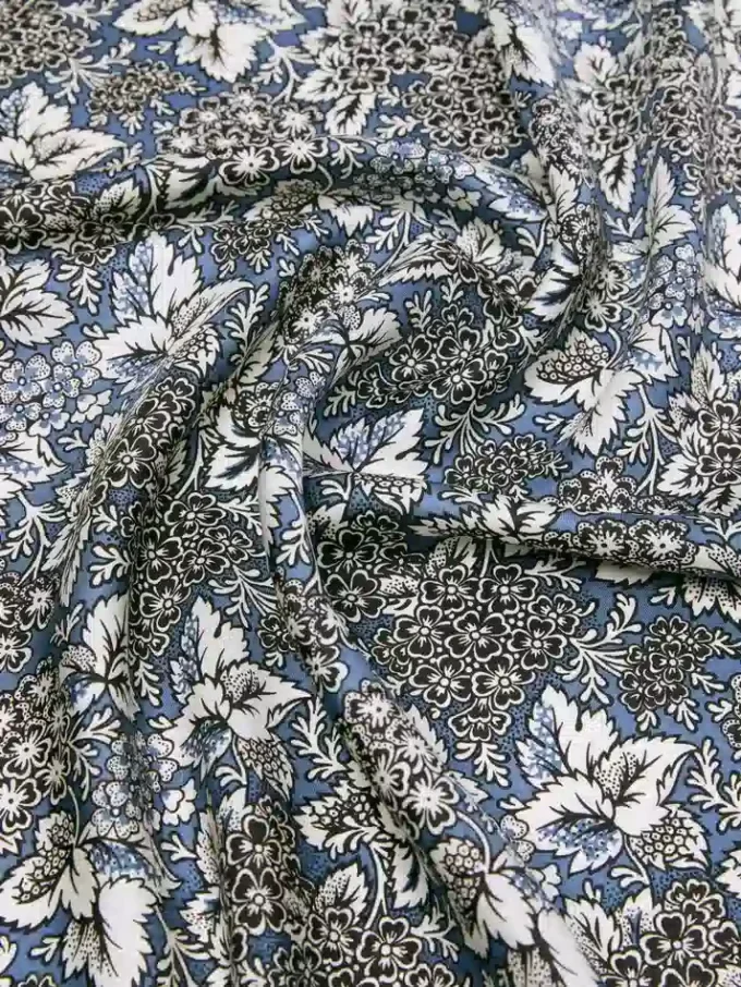 Foulard in seta stampato, blu cina Foulard in seta stampato, blu cina