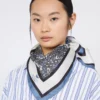Foulard in seta stampato, blu cina Foulard in seta stampato, blu cina
