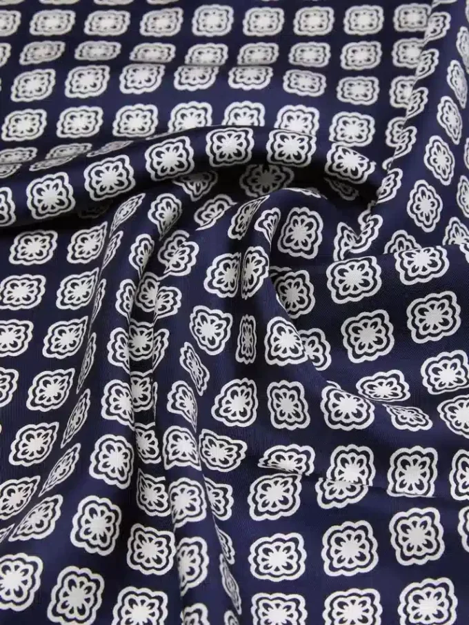Foulard in seta stampato, color fango Foulard in seta stampato, color fango