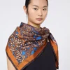 Foulard in seta stampato, color nocciola