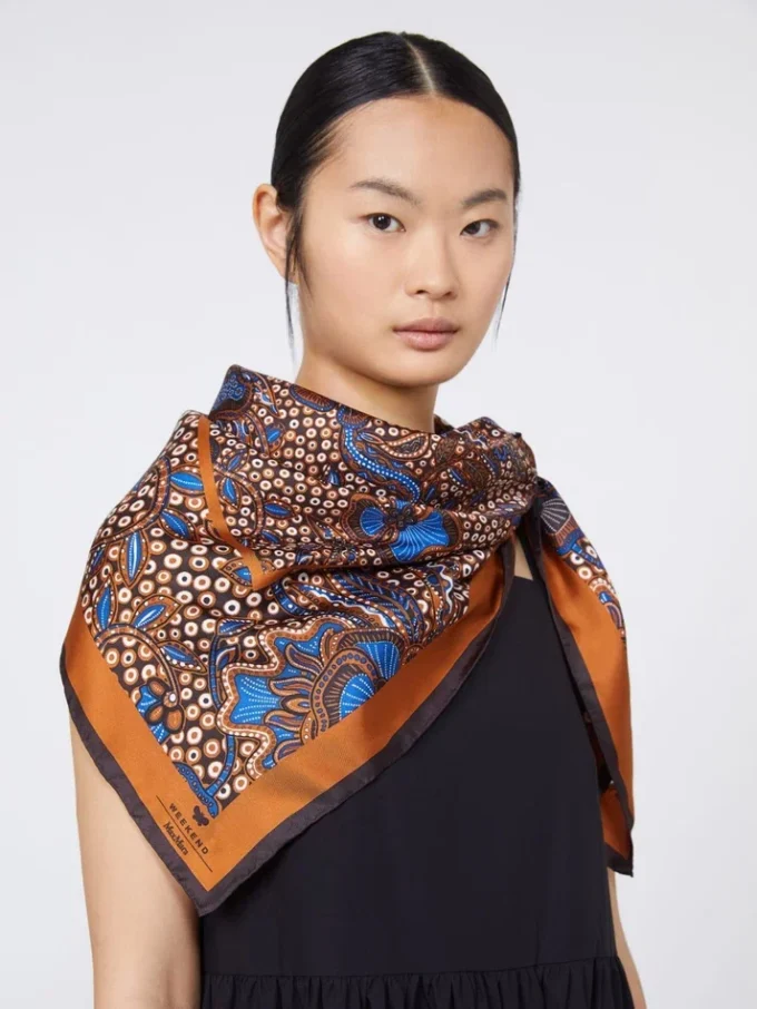 Foulard in seta stampato, color nocciola