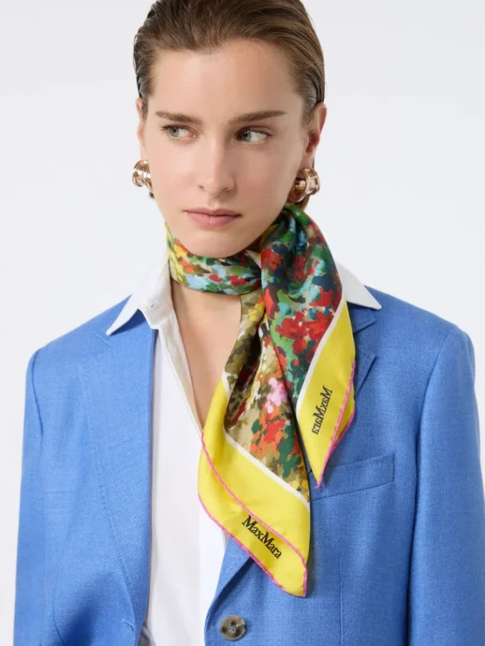 Foulard in seta stampato, giallo pallido Foulard in seta stampato, giallo pallido