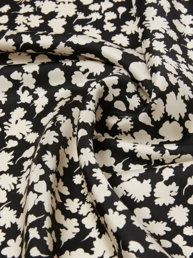 Foulard in twill di seta fantasia, nero