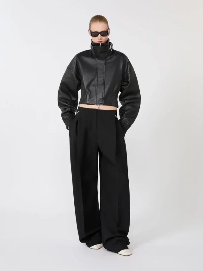 Giacca corta in pelle, nera Giacca corta in pelle, nera