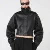 Giacca corta in pelle, nera Giacca corta in pelle, nera