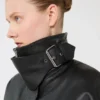 Giacca corta in pelle, nera Giacca corta in pelle, nera