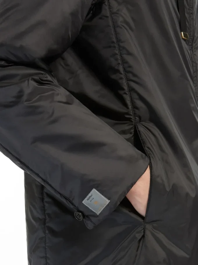 Giacca imbottita idrorepellente con cappuccio, nera Giacca imbottita idrorepellente con cappuccio, nera