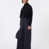 Giacca in lana e cashmere dalla linea squadrata, blu oltremare Giacca in lana e cashmere dalla linea squadrata, blu oltremare