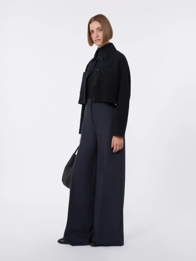 Giacca in lana e cashmere dalla linea squadrata, blu oltremare Giacca in lana e cashmere dalla linea squadrata, blu oltremare