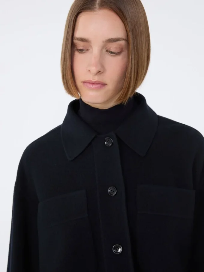 Giacca in lana e cashmere dalla linea squadrata, blu oltremare Giacca in lana e cashmere dalla linea squadrata, blu oltremare
