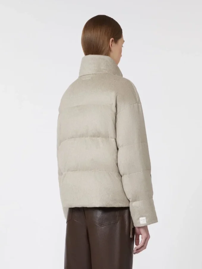 Giacca in tela idrorepellente e piumino color cammello, sabbia