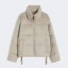 Giacca in tela idrorepellente e piumino color cammello, sabbia
